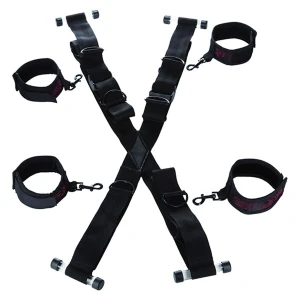 CALEXOTICS - SCANDAL MENOTTES DE PORTE EN FORME DE CROIX